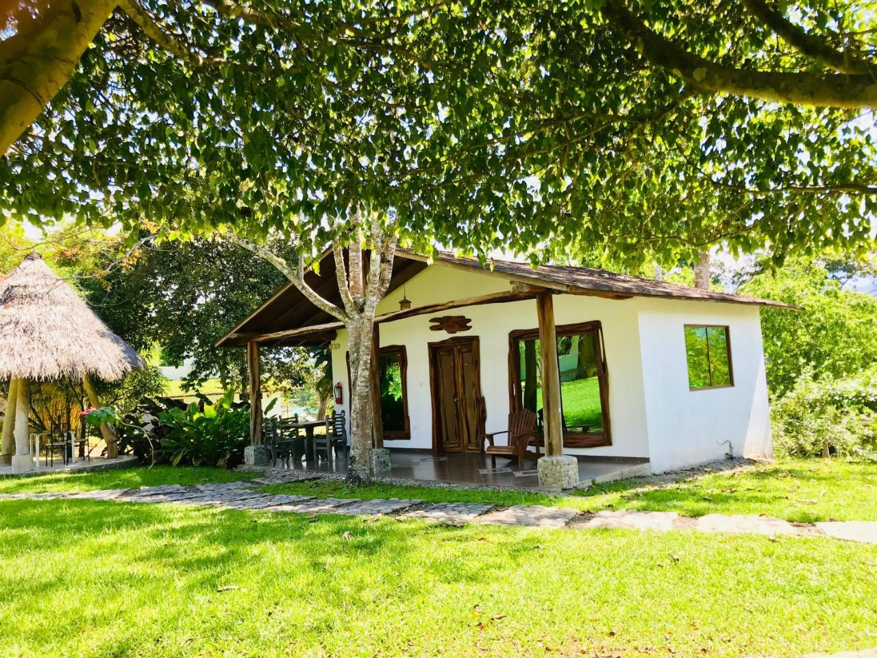 Hosteria Tierra Dorada Yantzaza Exterior photo